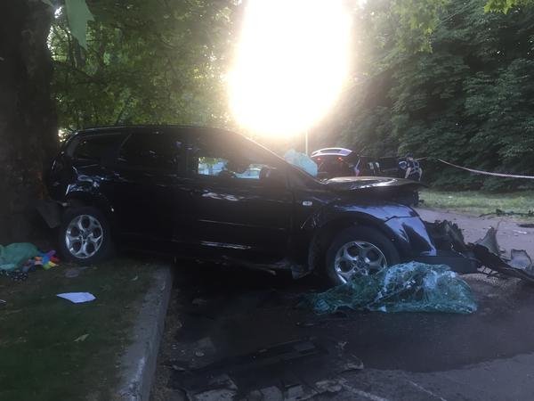 Лікарі не дають жодних прогнозів: в Ужгороді сталася аварія – 05