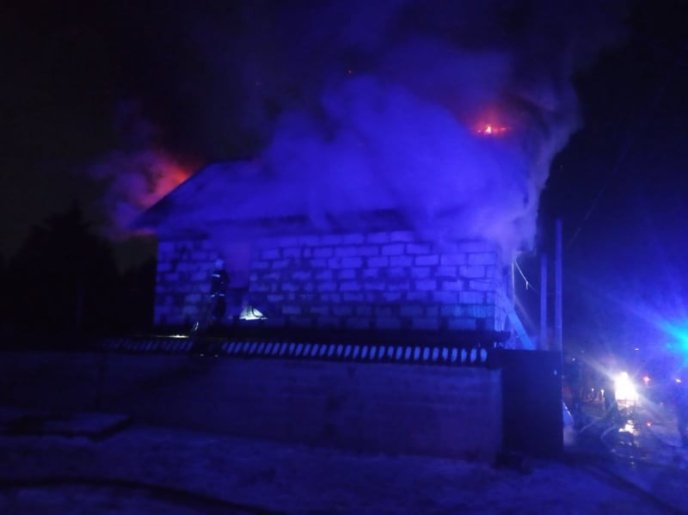 У Сваляві врятували від знищення надвірну споруду – 02