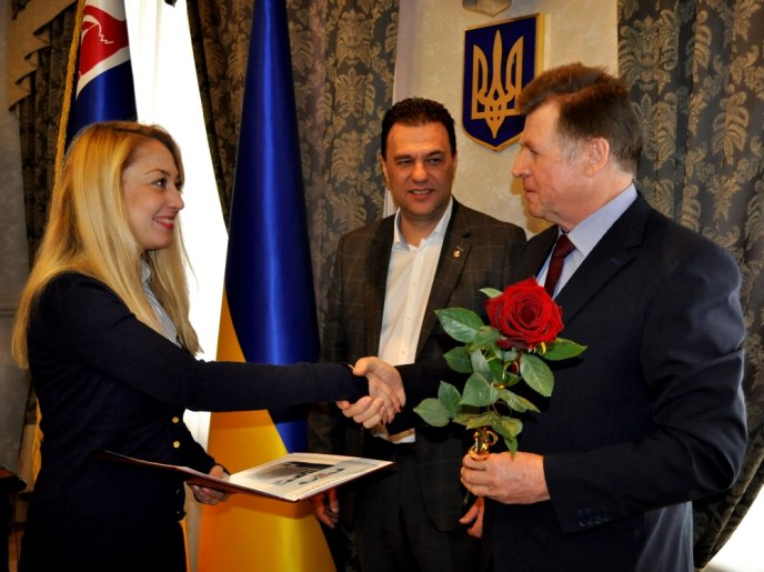 На Закарпатті нагородили трьох активних волонтерів – 07