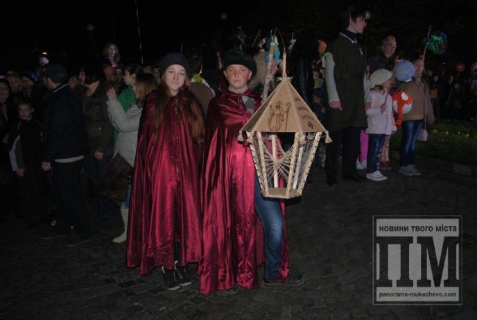 У Мукачеві відзначили День святого Мартина яскравим вогняним шоу (ФОТОРЕПОРТАЖ) – 08