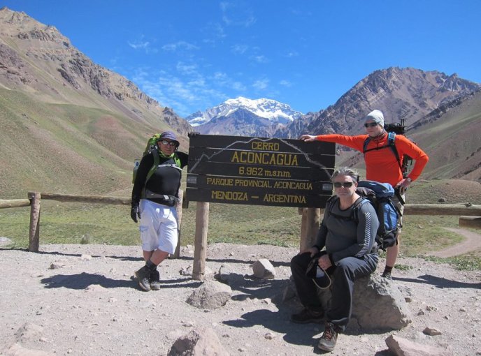 Закарпатець підняв прапор Виноградова над найвищою вершиною Південної Америки – 03