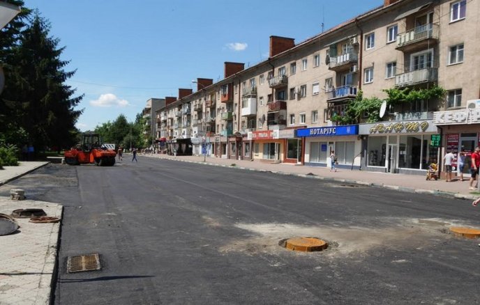 В Ужгороді закінчують ремонт вулиці Заньковецької – 01