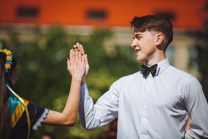 В Ужгородській ЗОШ №3 відлунав останній дзвінок (ФОТО) – 13