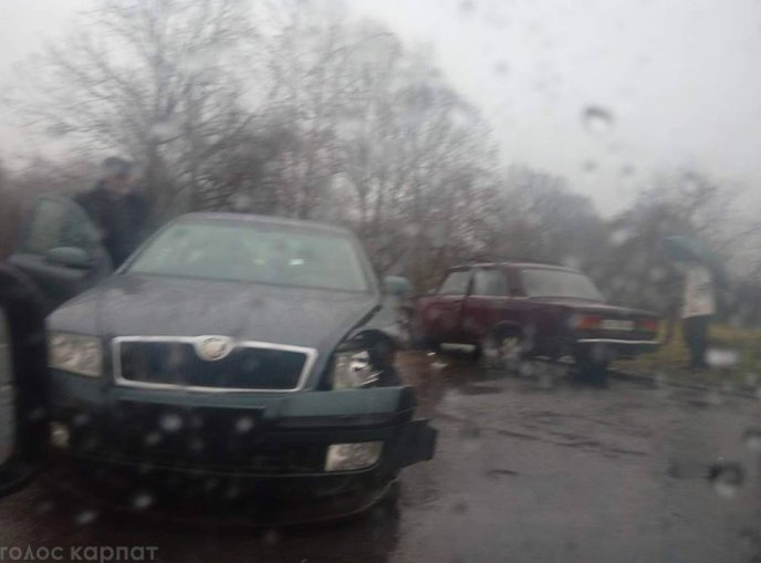 В Ужгороді зіткнулися два автомобілі – 01