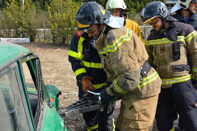 На Мукачівщині вогнеборці отримали від швейцарських колег пожежно-рятувальний автомобіль – 02 На Мукачівщині вогнеборці отримали від швейцарських колег пожежно-рятувальний автомобіль – 02