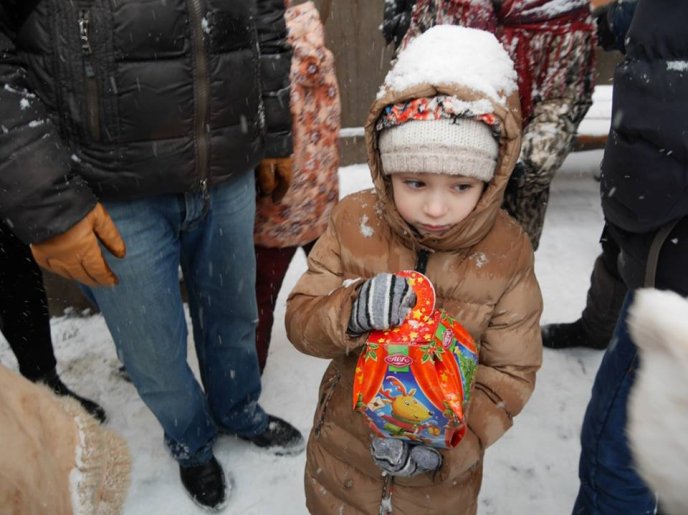 Хороводи, конкурси, подарунки: в Ужгороді відбувся святковий флешмоб "Колядуймо разом" – 06 Хороводи, конкурси, подарунки: в Ужгороді відбувся святковий флешмоб "Колядуймо разом" – 06