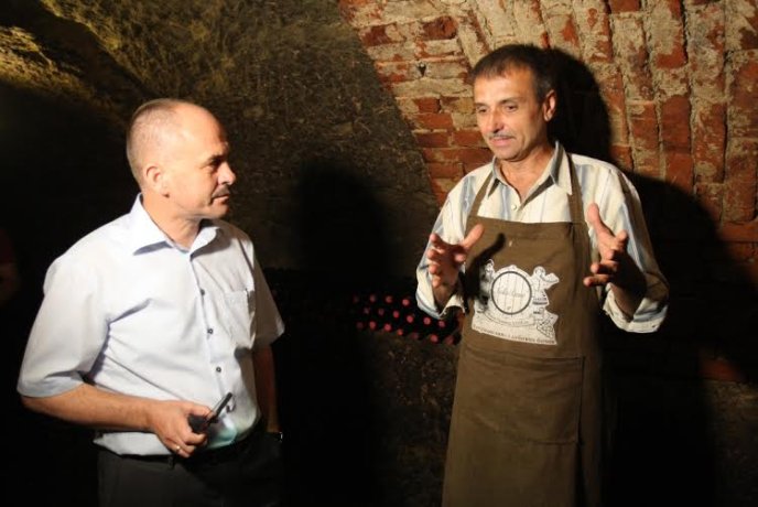 Під час візиту на Берегівщину губернатор Закарпаття пообіцяв захистити виноробів і пивоварів – 13