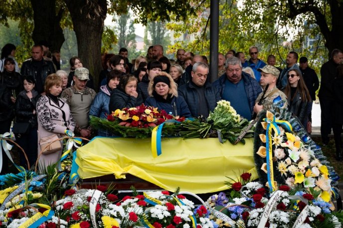 Залишилися дружина і двоє синів: на Закарпатті поховали Героя – 02