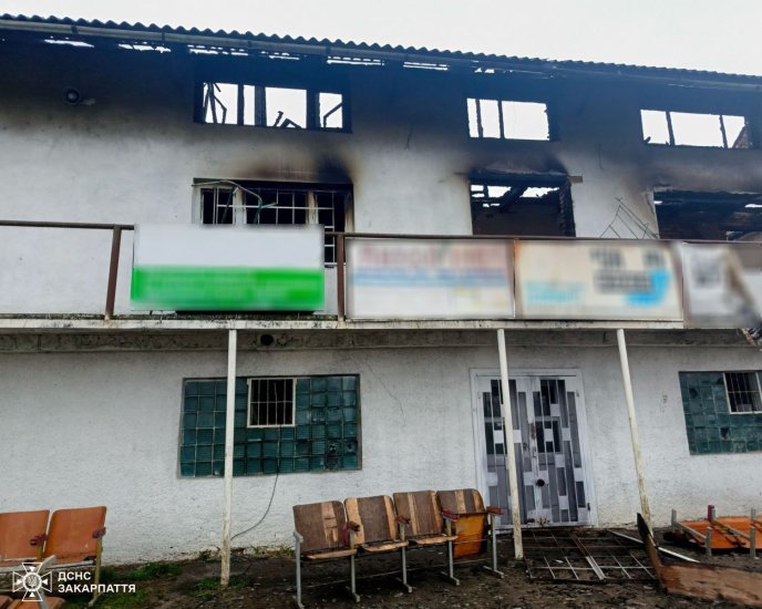 Рятувальники понад дві години боролися з вогнем — що сталося поблизу Ужгорода – 02