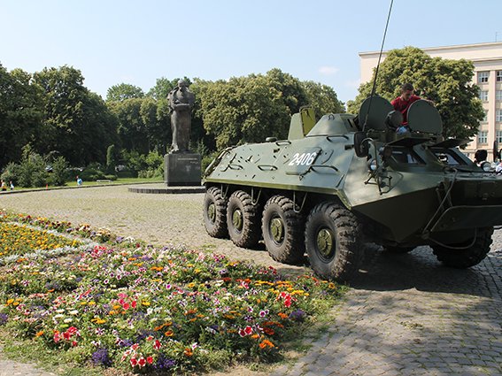 Закарпатські правоохоронці влаштували виставку зброї – 04