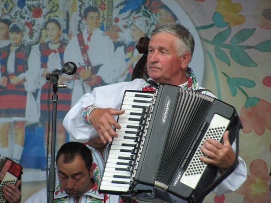 На Рахівщині румуни провели фестиваль народного мистецтва – 03