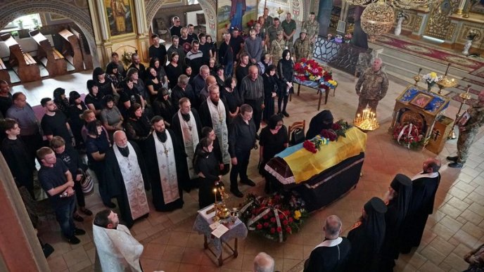 Поховали 35-річного закарпатця, який загинув на війні – 04