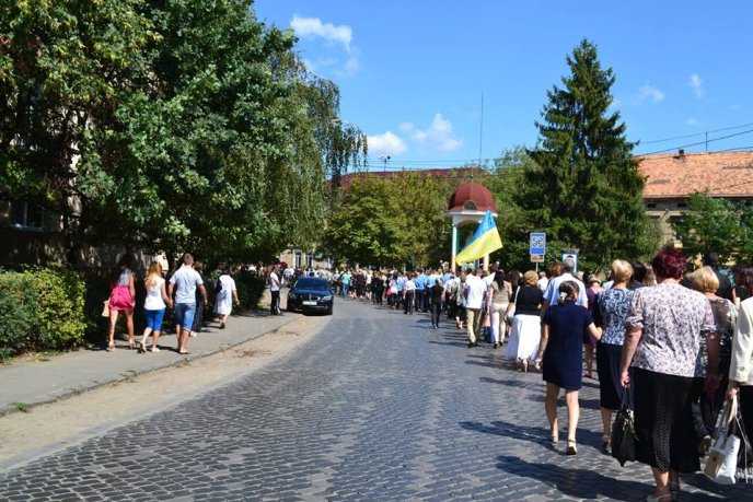 У Берегові попрощались із юнаком, який у день свого народження загинув у зоні АТО (ФОТО) – 04