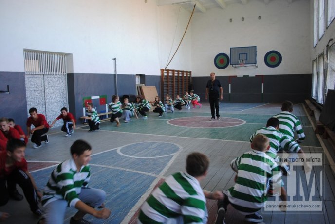 Баркасівська ЗОШ отримала від керівництва району сертифікат на новий комплект спортобладнання (ФОТО) – 02