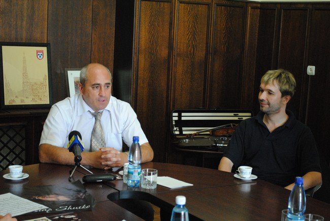 Остап Шутко чекає мукачівців на своєму концерті (ФОТО) – 03