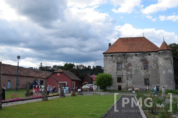 У Чинадієві відбувся фестиваль квітів "Кохання в Сент-Міклоші" – 04