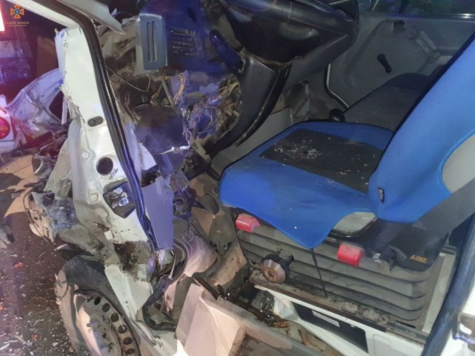 Рятувальники показали наслідки ДТП, яка сталась вночі у Виноградові – 02 Рятувальники показали наслідки ДТП, яка сталась вночі у Виноградові – 02