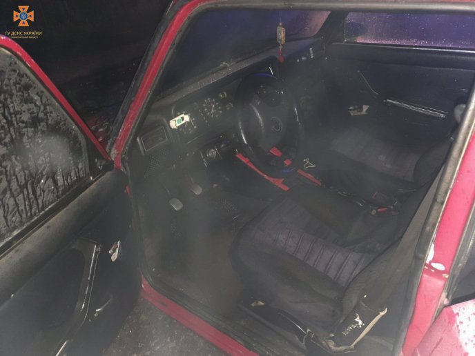 Рятувальники показали фото обгорілого автомобіля, який палав вчора ввечері – 03 Рятувальники показали фото обгорілого автомобіля, який палав вчора ввечері – 03