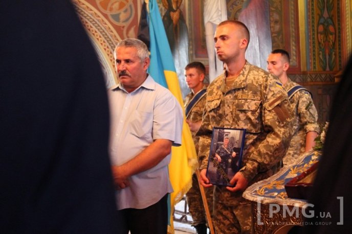 У Мукачеві попрощались з бійцем 128-ї бригади Олександром Павлюком – 04
