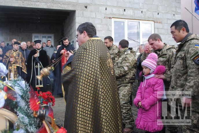 На Мукачівщині прощались з добровольцем "Айдару" Олегом "Скіфом" Сидором (ФОТОРЕПОРТАЖ) – 16