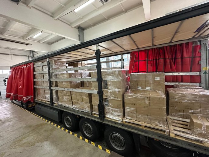 Незадекларований товар був у напівпричепі / фото: Закарпатська митниця