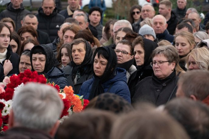 Залишились двоє синів: в Ужгороді поховали військового – 03