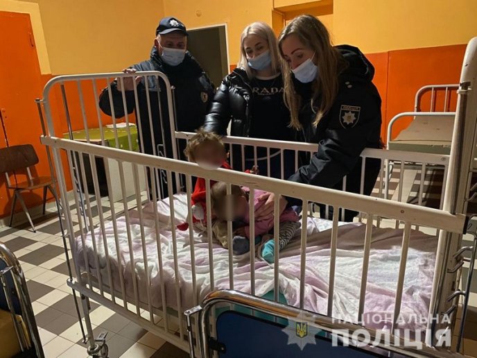 У горе-матері вилучили двох малюків. Діти проживали в жахливих умовах – 03