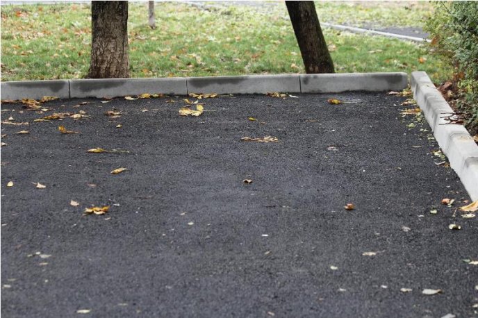 Роботи завершують за 15 адресами: у Мукачеві прозвітували за ремонт внутрішньоквартальних проїздів – 01