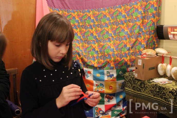У Мукачеві діти власноруч робили валентинки військовим – 09