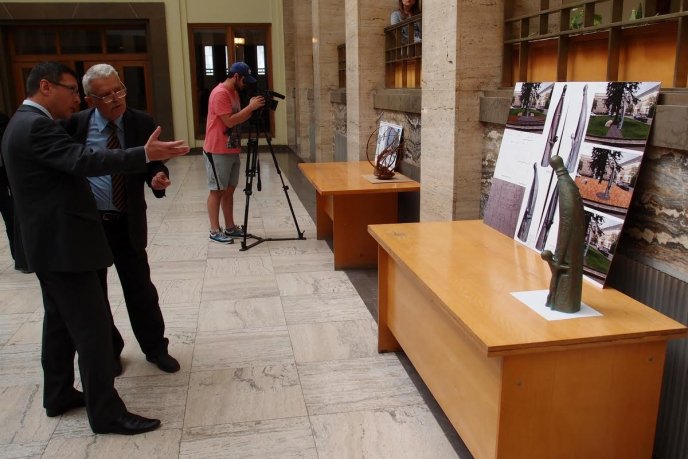 В Ужгороді презентовано проекти пам’ятника жертвам Голодомору – 03 В Ужгороді презентовано проекти пам’ятника жертвам Голодомору – 03