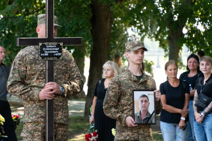 В Ужгороді поховали Героя, життя якого обірвалось на війні – 03