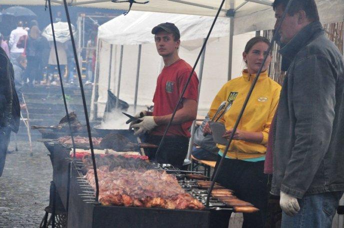 Аромати закарпатських страв заполонили центр Ужгорода – 07