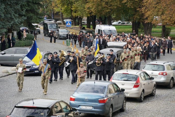 В Ужгороді поховали воїна, який отримав важке поранення і помер у лікарні – 03