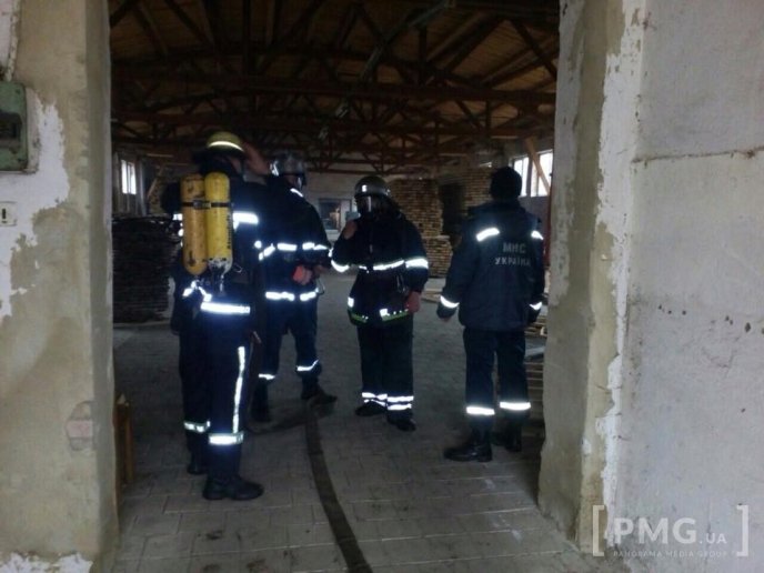 Мукачівські рятувальники провели практичні навчання на деревообробному підприємстві – 02