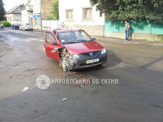 Сьогодні зранку в Ужгороді сталося ДТП (ФОТО) – 03