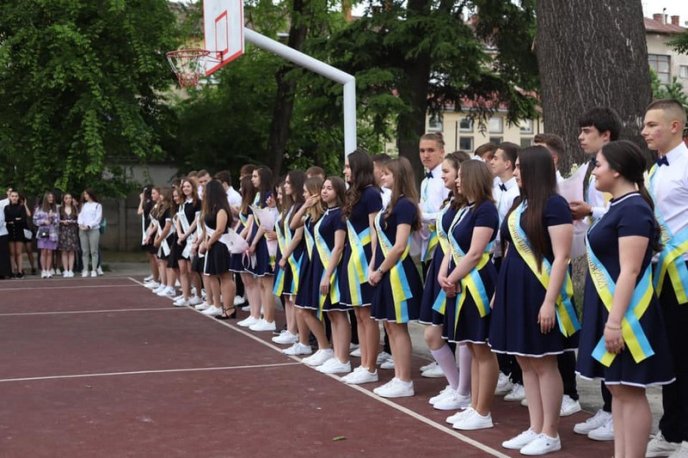 У школах Мукачева пролунав останній дзвоник – 01