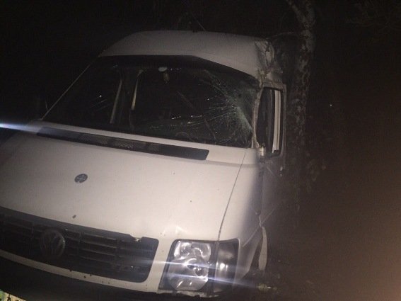 У Ключарках "Volkswagen", який перевозив "ліві" ялинки, потрапив у ДТП – 01