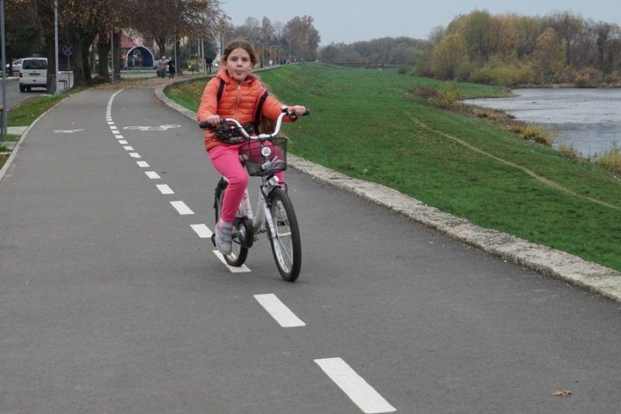 У Мукачеві звели велодоріжку протяжністю майже 3 км – 02