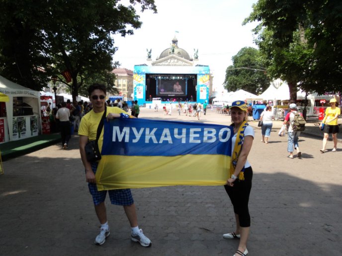 Мукачівські вболівальники підтримували футбольну збірну України в Донецьку (ФОТОРЕПОРТАЖ) – 21