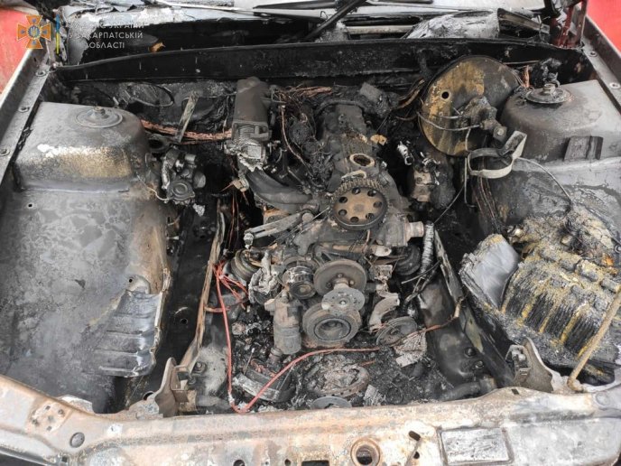Чоловік завів машину, після цього його авто загорілось – 02 Чоловік завів машину, після цього його авто загорілось – 02