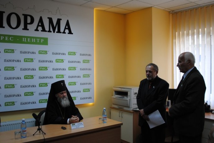 Владика Феодор освятив нововідкритий прес-центр у Мукачеві (ФОТО, ВІДЕО, ОНОВЛЕНО) – 15