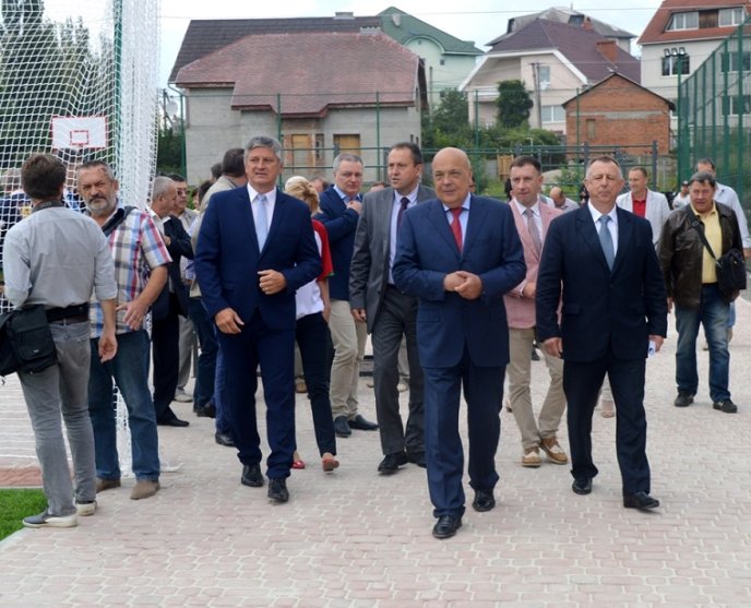 Москаль висловив незадоволення роботою поліції щодо затримання вандалів, які понівечили пам’ятник Петефі – 01 Москаль висловив незадоволення роботою поліції щодо затримання вандалів, які понівечили пам’ятник Петефі – 01