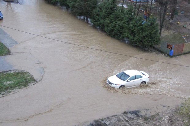 В Ужгороді затопило Новий район – 05