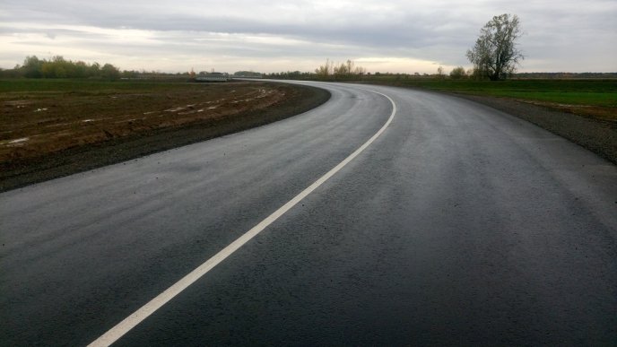 30 см "подушка", 8 см основного асфальту та 5 см вирівнюючого покриття: на Закарпатті з’явилась фантастична дорога – 04