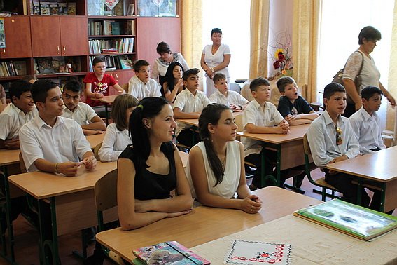 У День знань керівники Перечинської міліції відвідали місцеву школу-інтернат – 06