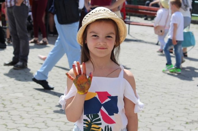 В Ужгороді провели акцію "Майбутнє в руках дітей" – 05 В Ужгороді провели акцію "Майбутнє в руках дітей" – 05