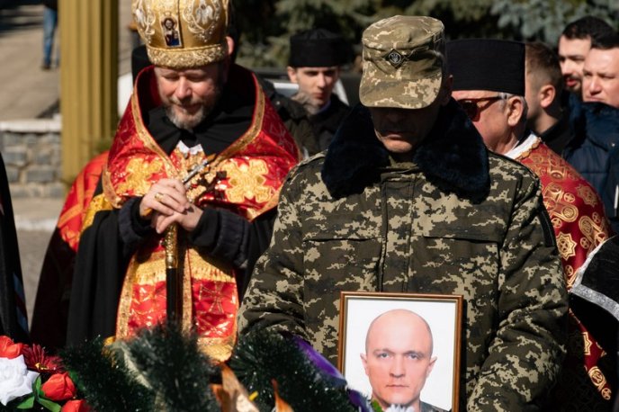 Сьогодні в Ужгороді поховали двох захисників України – 04