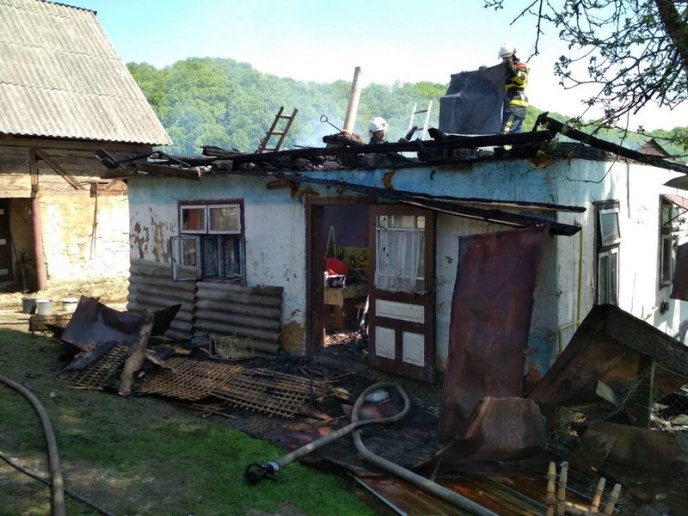 Чоловік згорів живцем у власній оселі: рятувальники розповіли подробиці – 03