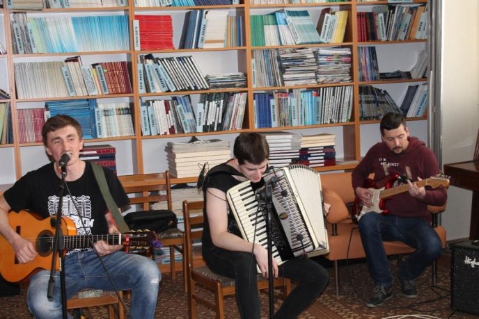 Гостем перших "Літературних гарадичів" став фронтмен відомого закарпатського гурту – 04