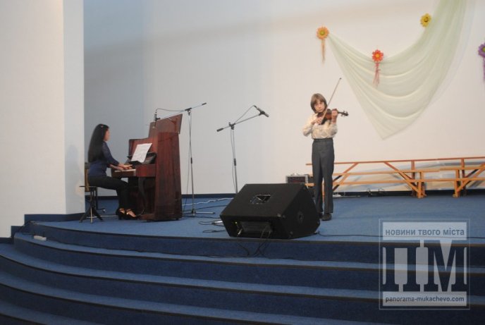 У Мукачеві відбувся благодійний концерт дитячих та юнацьких колективів "Від маленького серця для великого миру" (ФОТОРЕПОРТАЖ) – 07